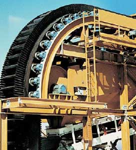 中博工矿输送带厂家生产的大倾角胶带输送机